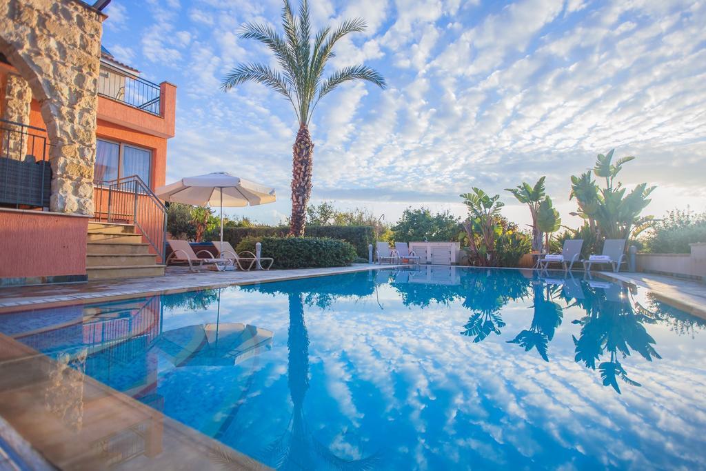 Villa Saraliana Sandy Beach Villas - Heated Pool - Jacuzzi - Private Beach Area Polis Værelse billede