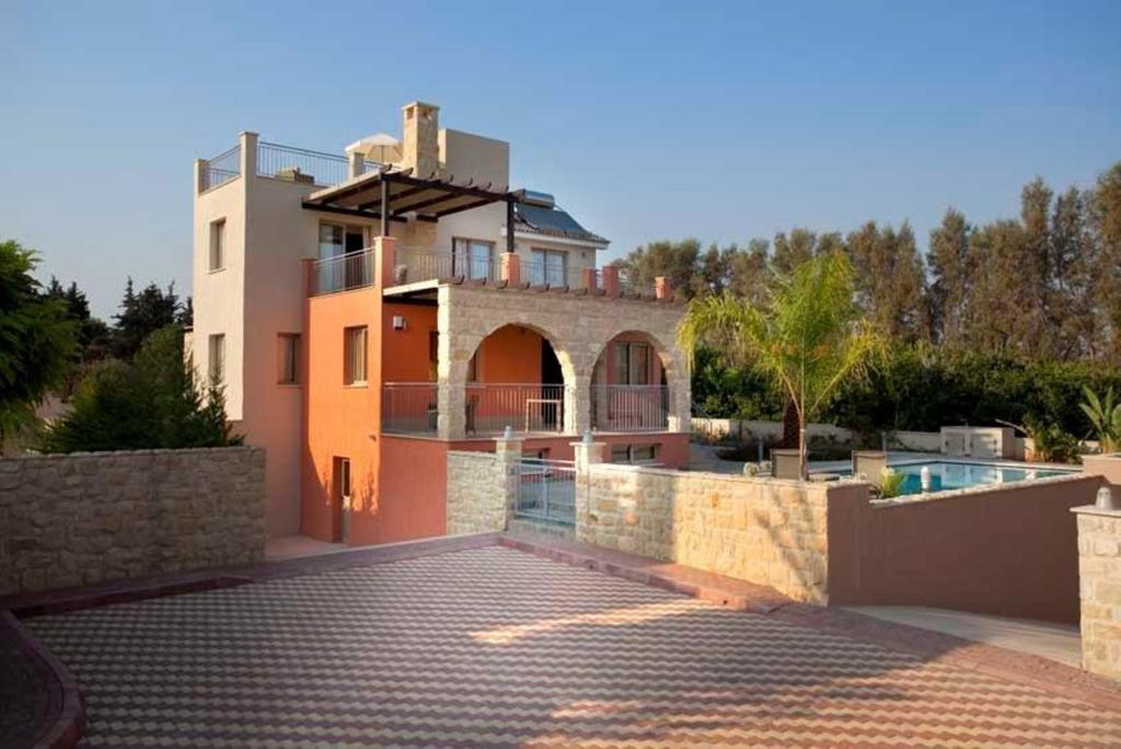 Villa Saraliana Sandy Beach Villas - Heated Pool - Jacuzzi - Private Beach Area Polis Værelse billede