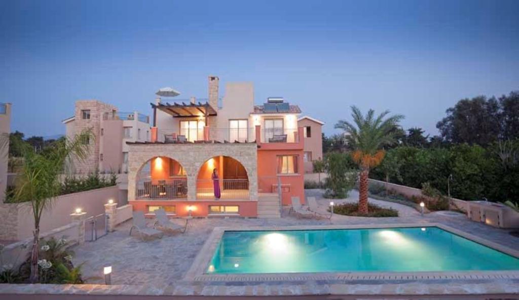 Villa Saraliana Sandy Beach Villas - Heated Pool - Jacuzzi - Private Beach Area Polis Værelse billede